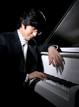 北京音乐厅2014国际古典系列演出季下半季键盘上的诗人邹翔演绎肖邦